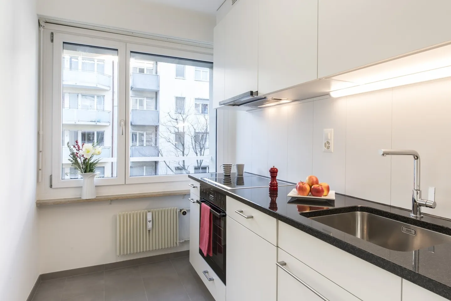 RENT WITHOUT DEPOSIT - Attractive apartment in a central location in Basel - Photo 2 of 5
