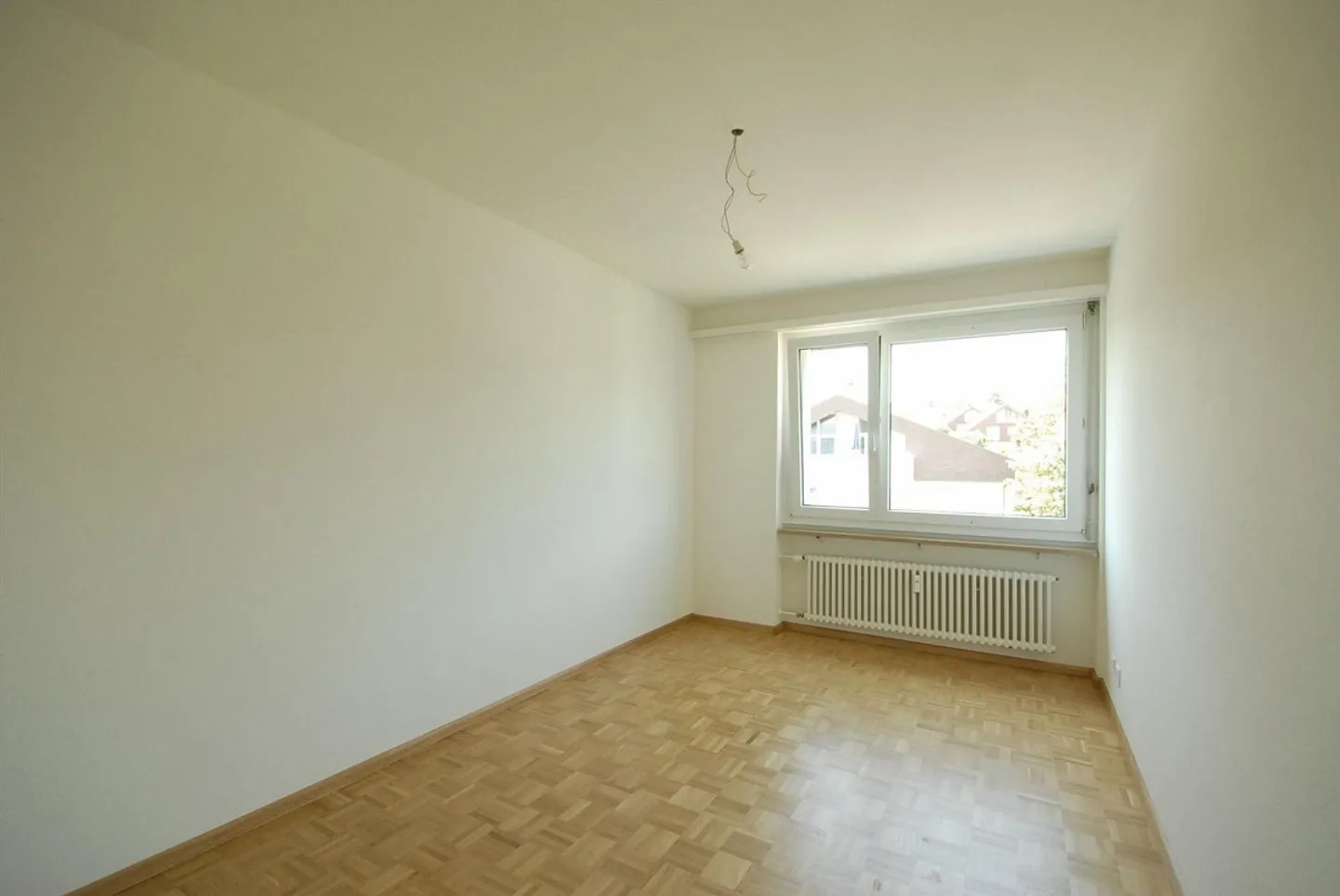 Bright 4-room apartment with large balcony in Oberwil for sale - Photo 11 of 13