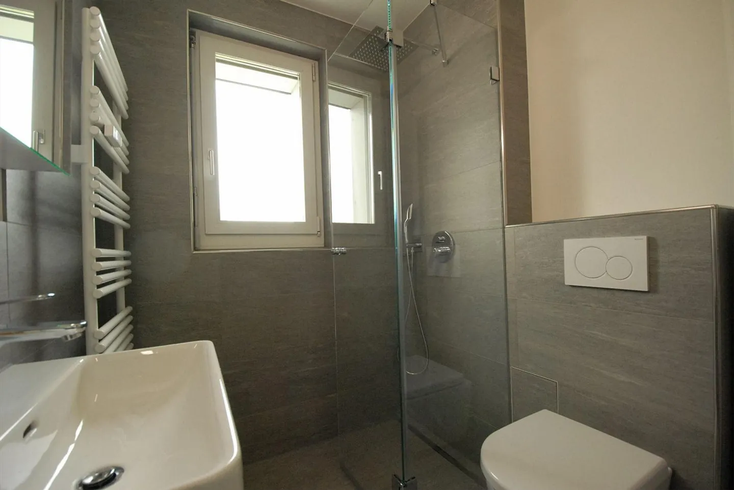 Bright 4-room apartment with large balcony in Oberwil for sale - Photo 12 of 13