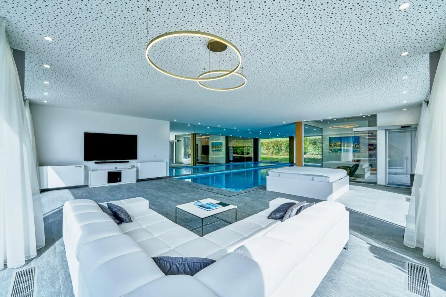 Private Luxury with a View - Photo 10 of 12