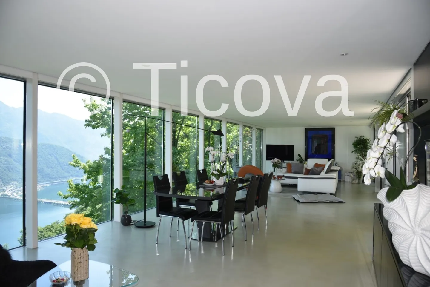 Exclusive Villa with Lake View - Photo 2 of 16