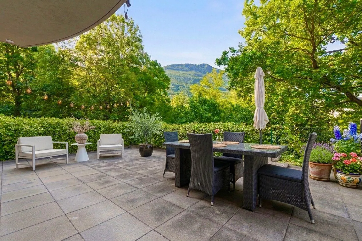 Zeitgemäßes Wohnen mit großzügiger Terrasse im Grünen - Foto 1 von 10