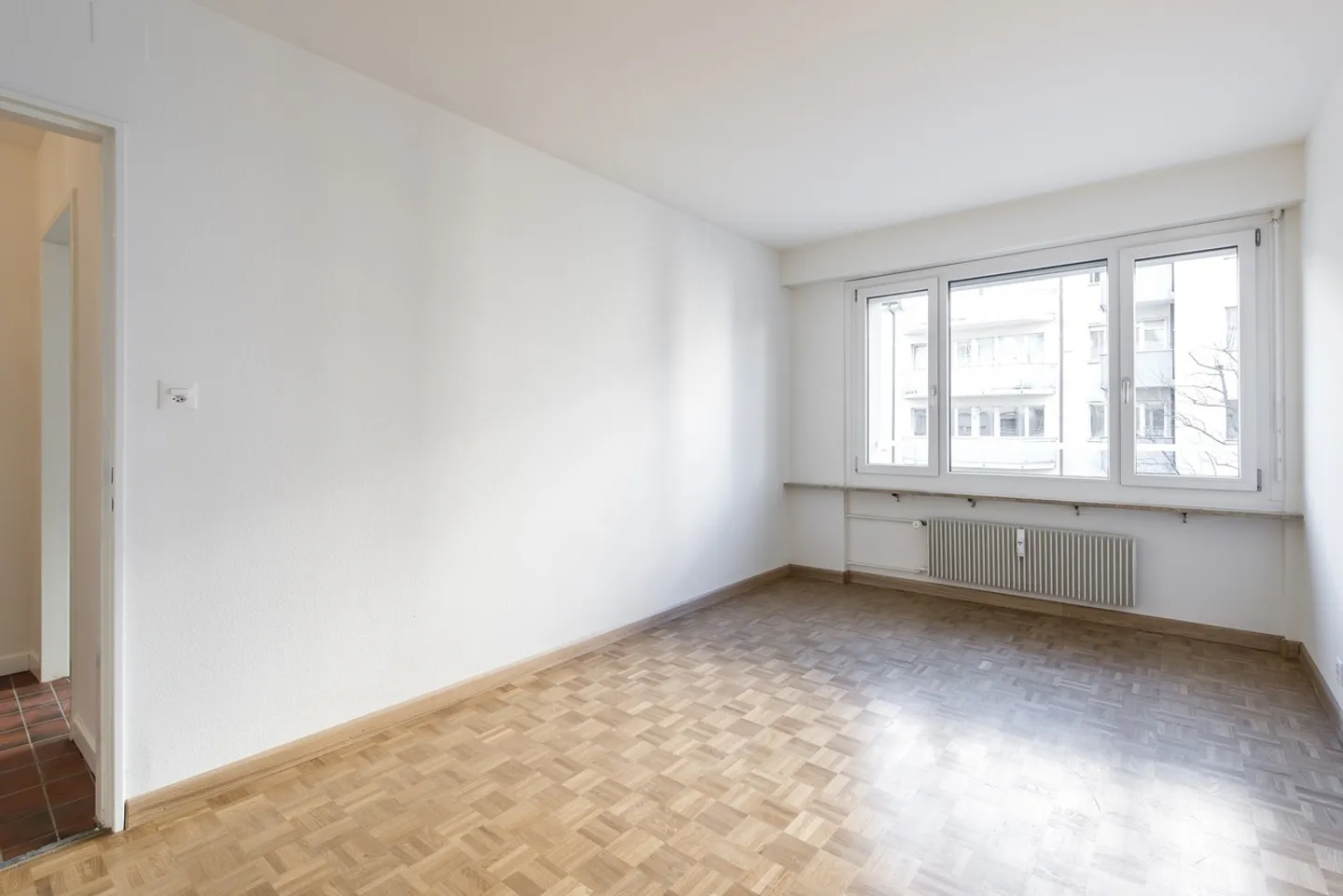 RENT WITHOUT DEPOSIT - Attractive apartment in a central location in Basel - Photo 3 of 5