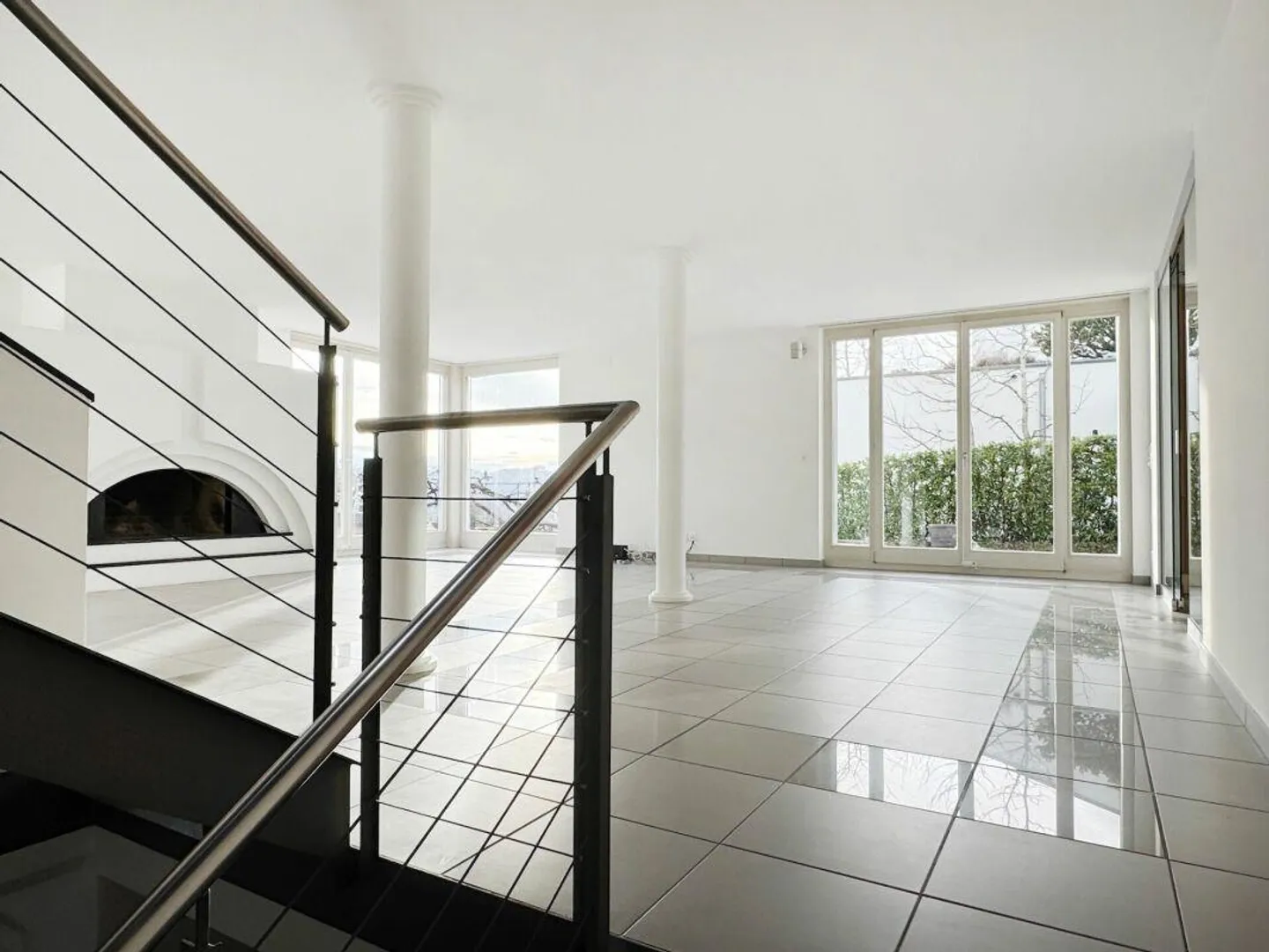 Spacious 6.5-room single-family house with beautiful garden in a privileged location - Photo 3 of 28