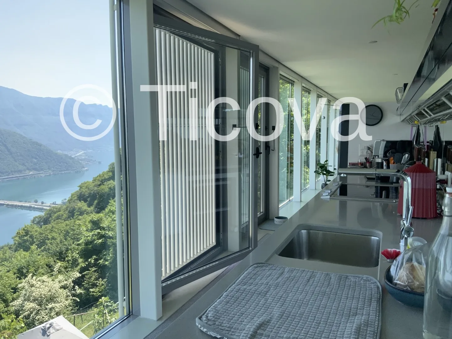 Exclusive Villa with Lake View - Photo 3 of 16