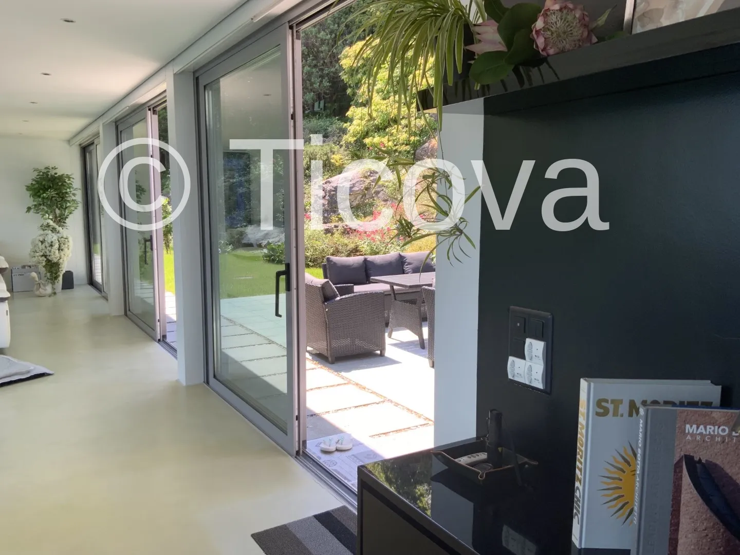 Exclusive Villa with Lake View - Photo 4 of 16