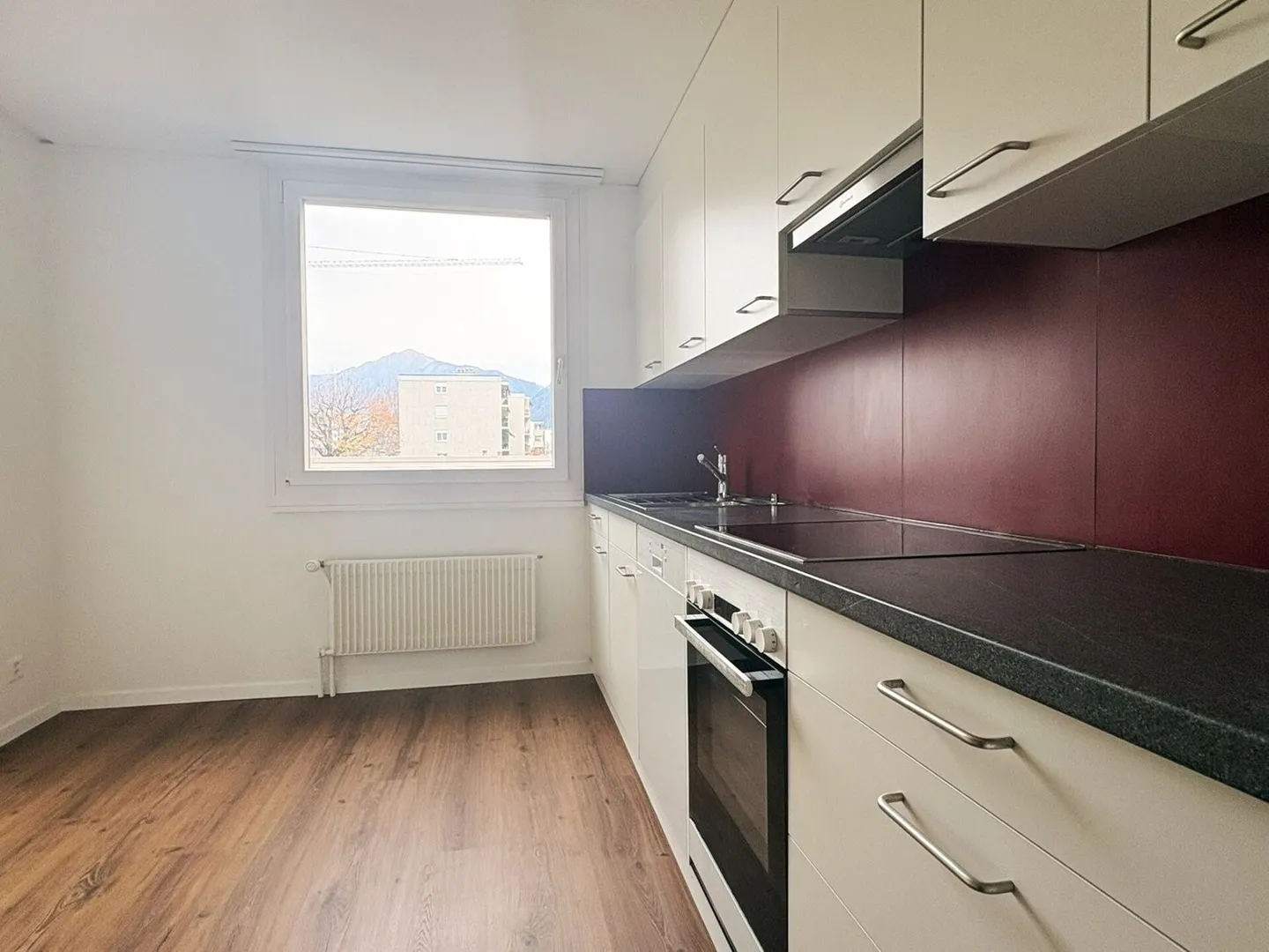 Charmante, sanierte 3.5-Zimmer-Wohnung mit Balkon in Domat/Ems - Photo 5 of 13