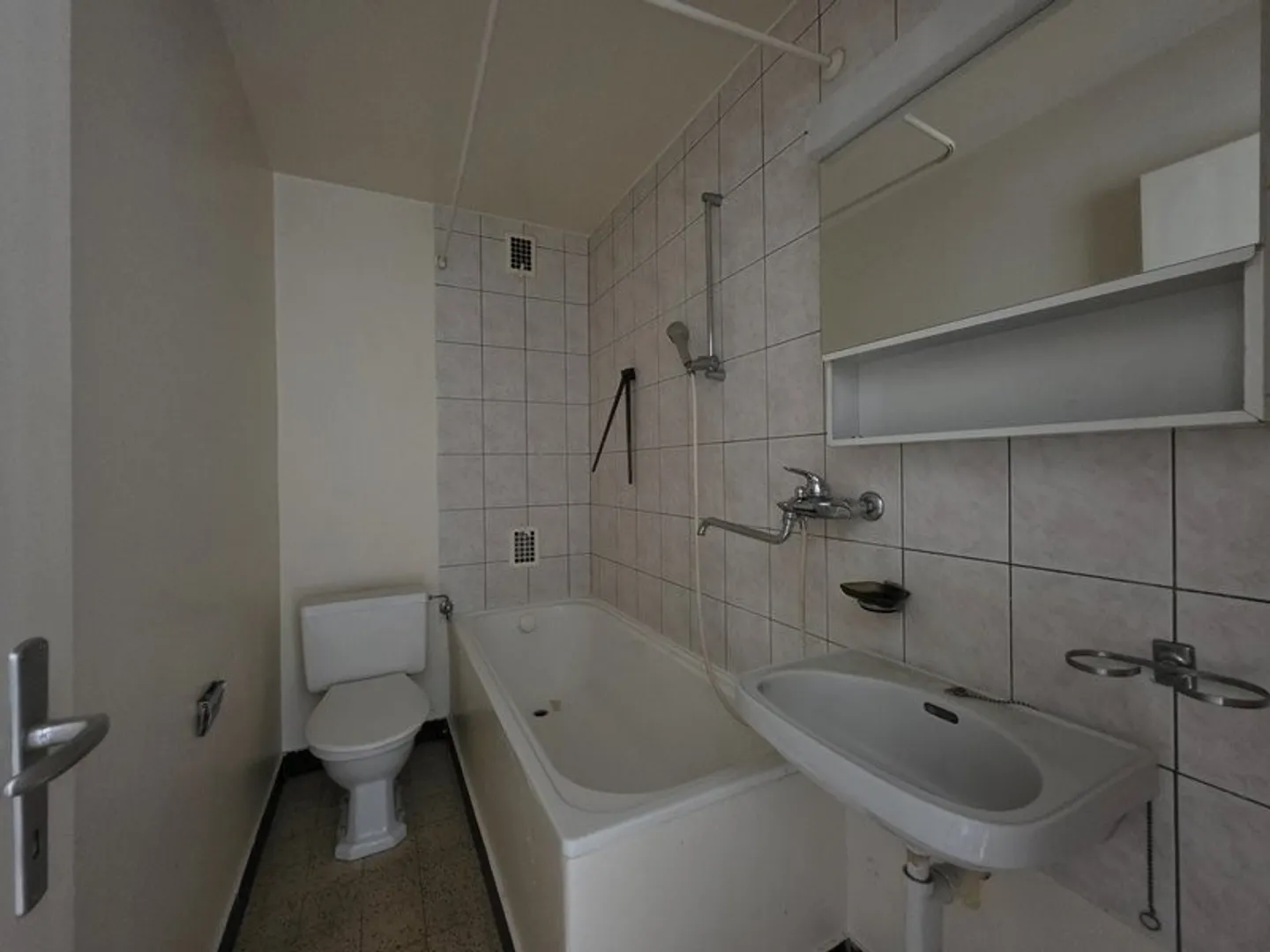 APPARTAMENTO DI 3 LOCALI CON BALCONE - Foto 5 di 6