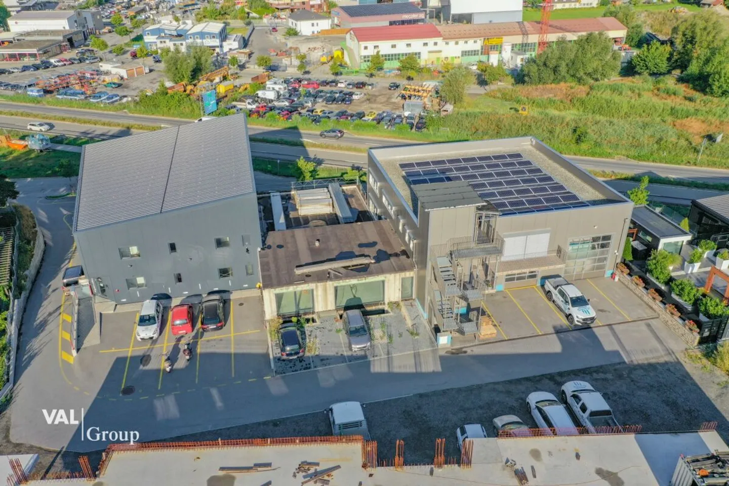 Magazzino e hall di produzione in una posizione perfetta - Foto 5 di 8