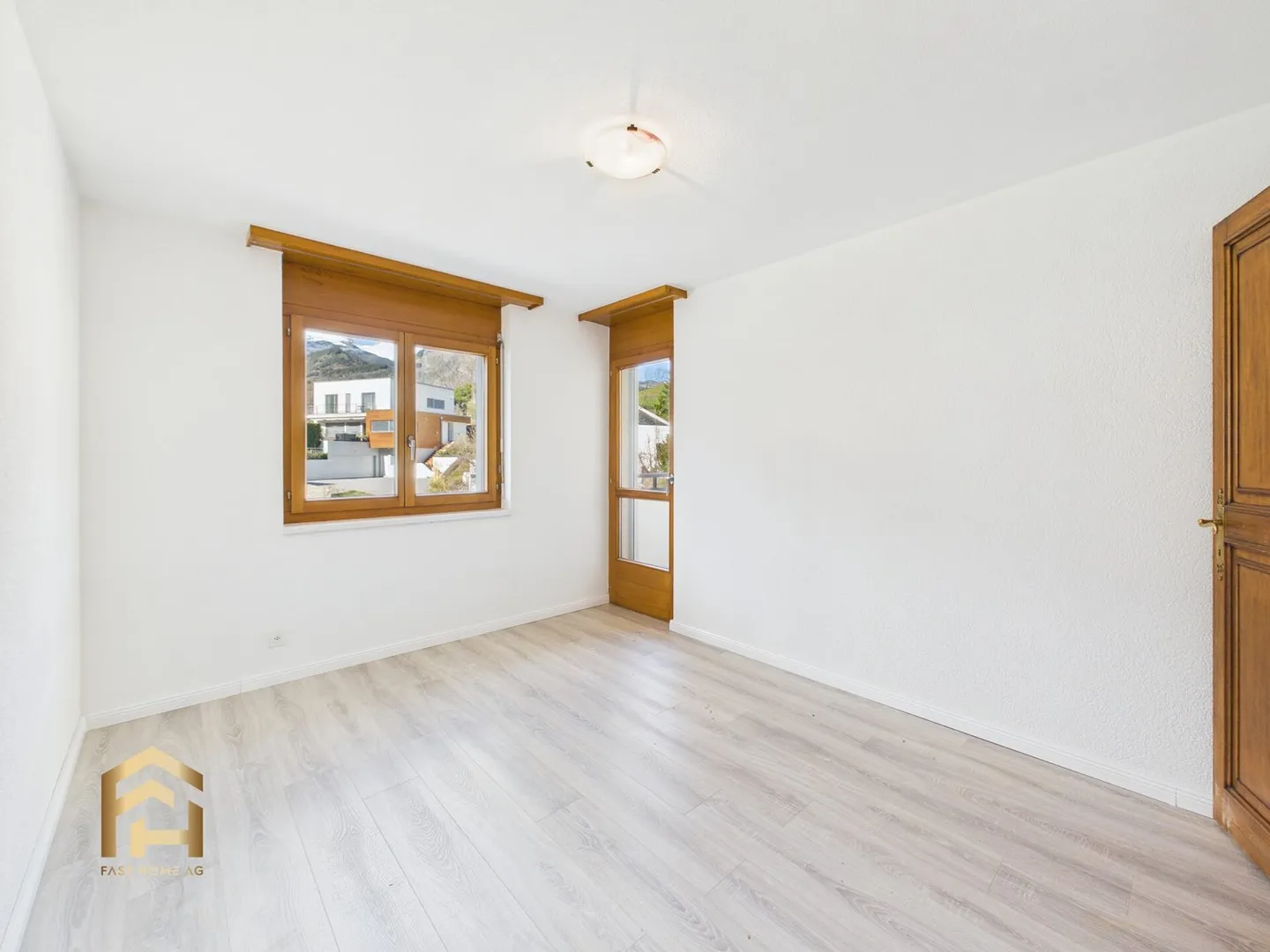Unique 4.5-room apartment with separate studio and panoramic view in Brig - Photo 10 of 13