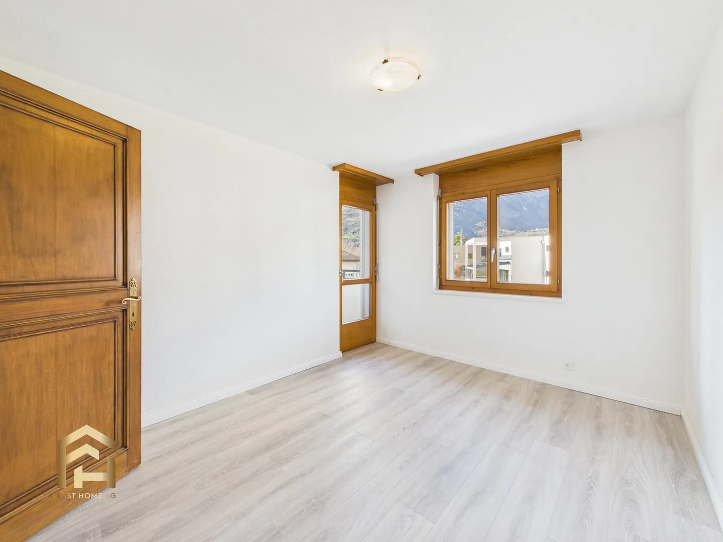 Unique 4.5-room apartment with separate studio and panoramic view in Brig - Photo 11 of 13