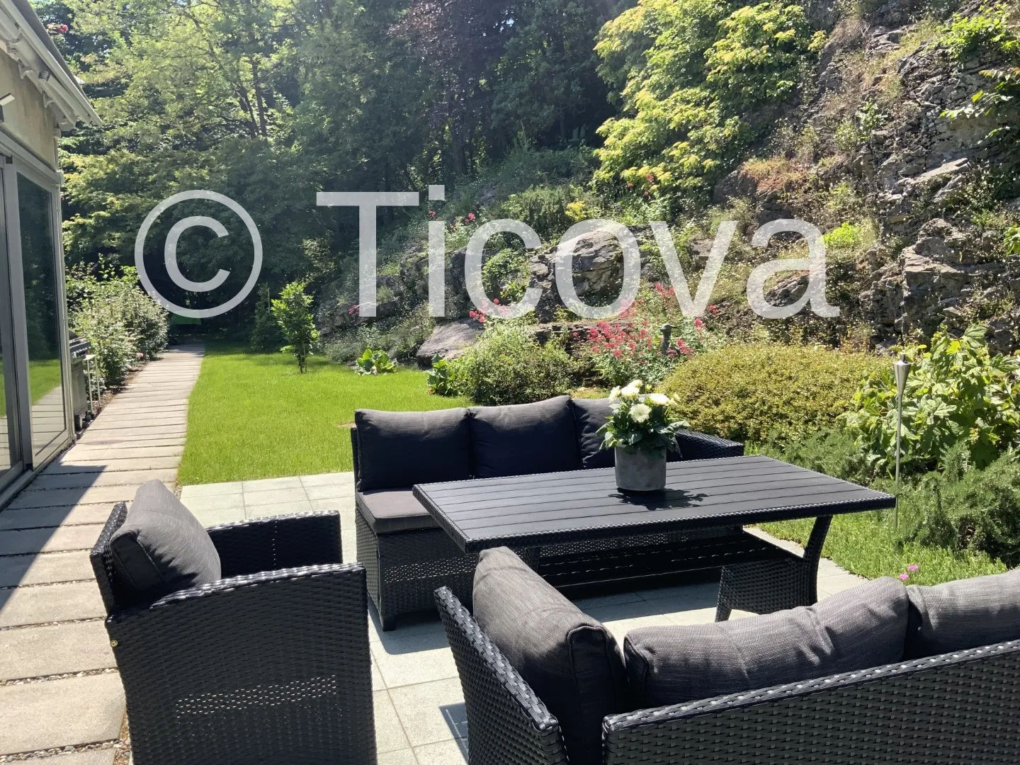 Exclusive Villa with Lake View - Photo 14 of 16