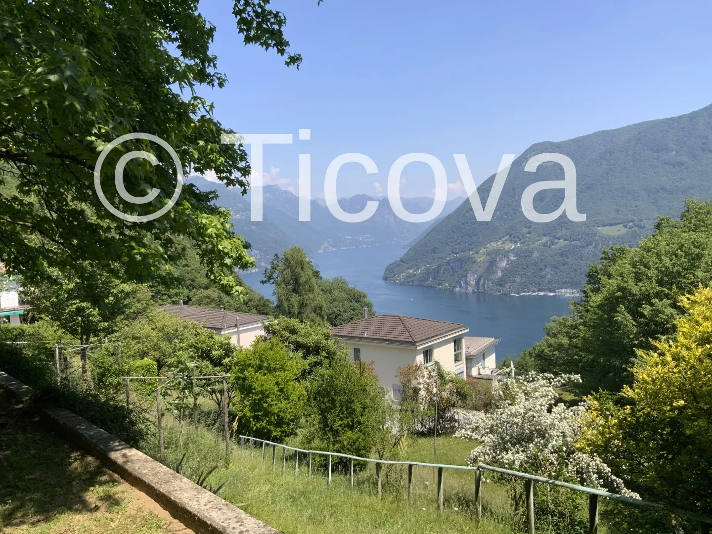 Exclusive Villa with Lake View - Photo 15 of 16