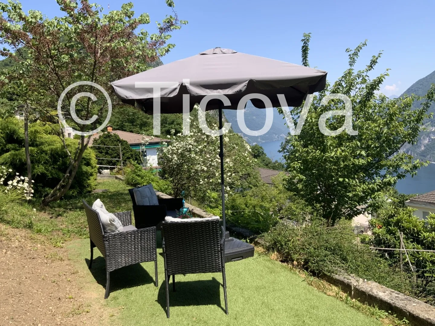 Exclusive Villa with Lake View - Photo 16 of 16