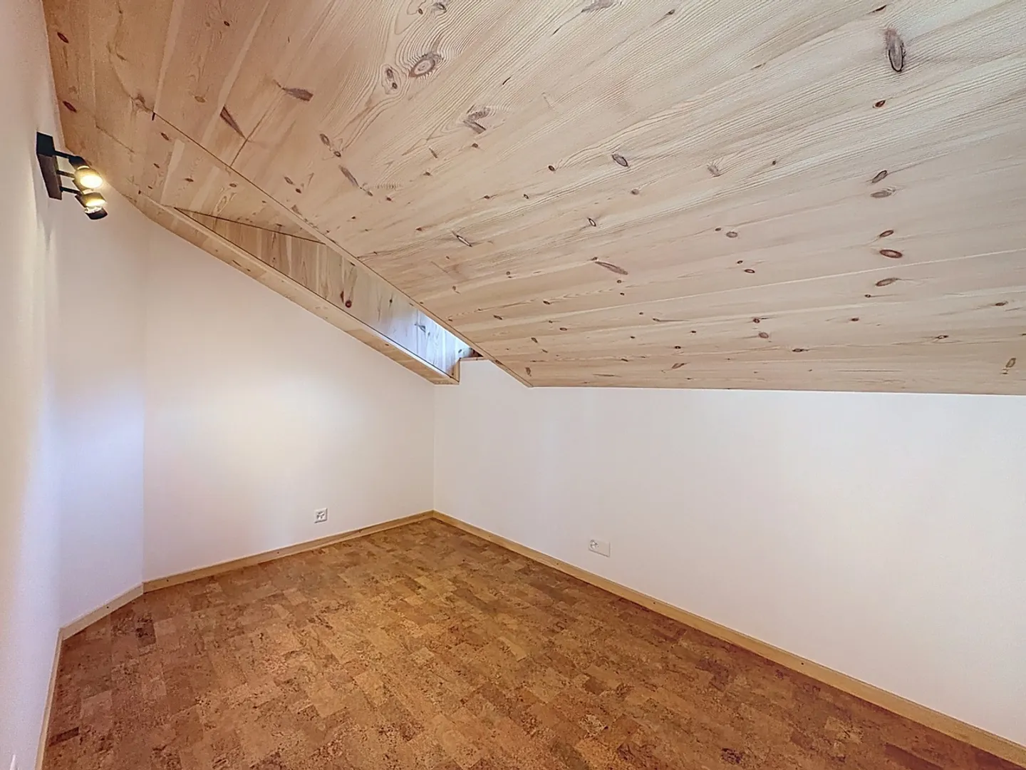 Sous les toits, le confort et la lumière ! - Photo 5 sur 15