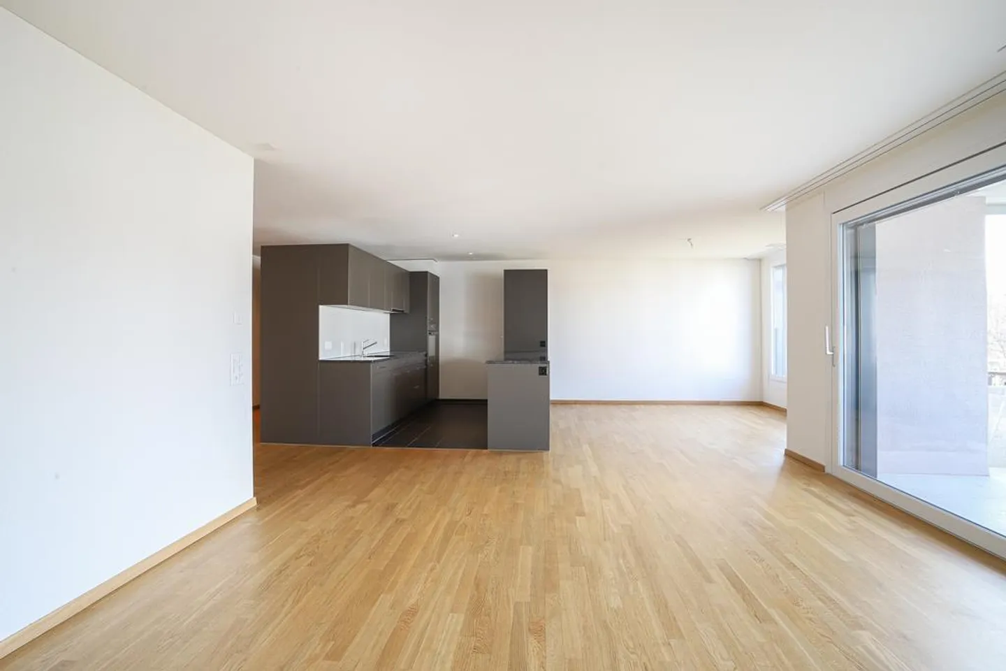 Moderno appartamento di 3.5 locali con ampio balcone in affitto - Foto 1 di 10