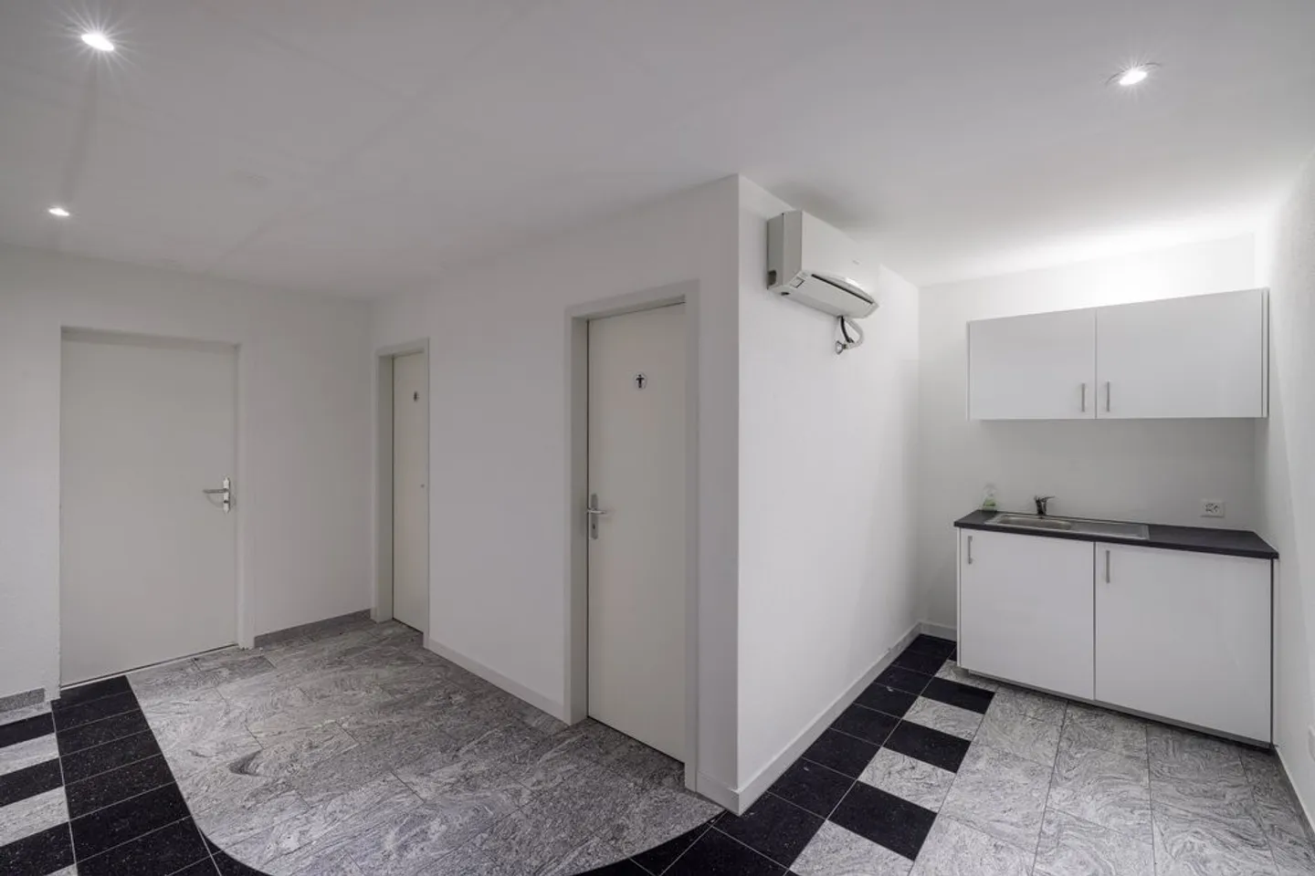 Office space for rent - Photo 3 of 6