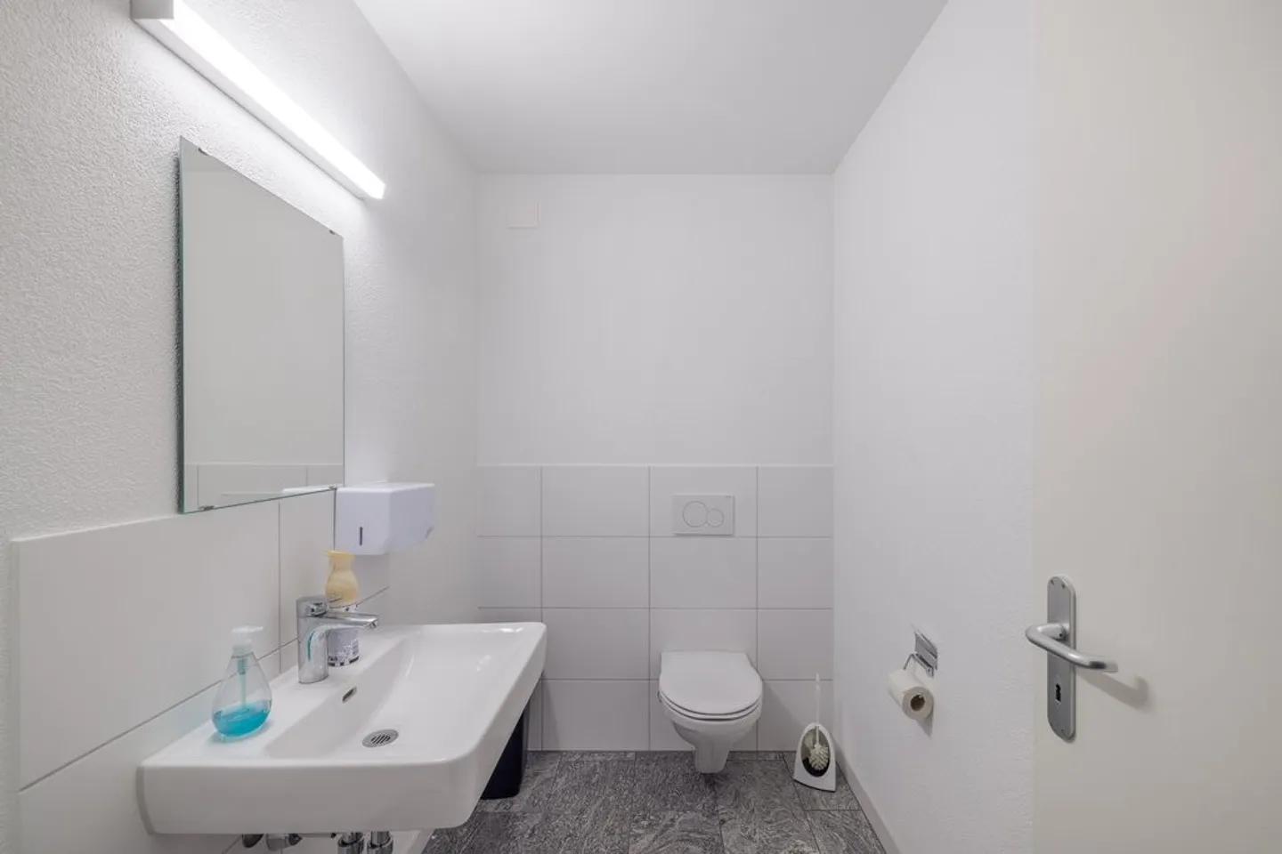 Office space for rent - Photo 4 of 6