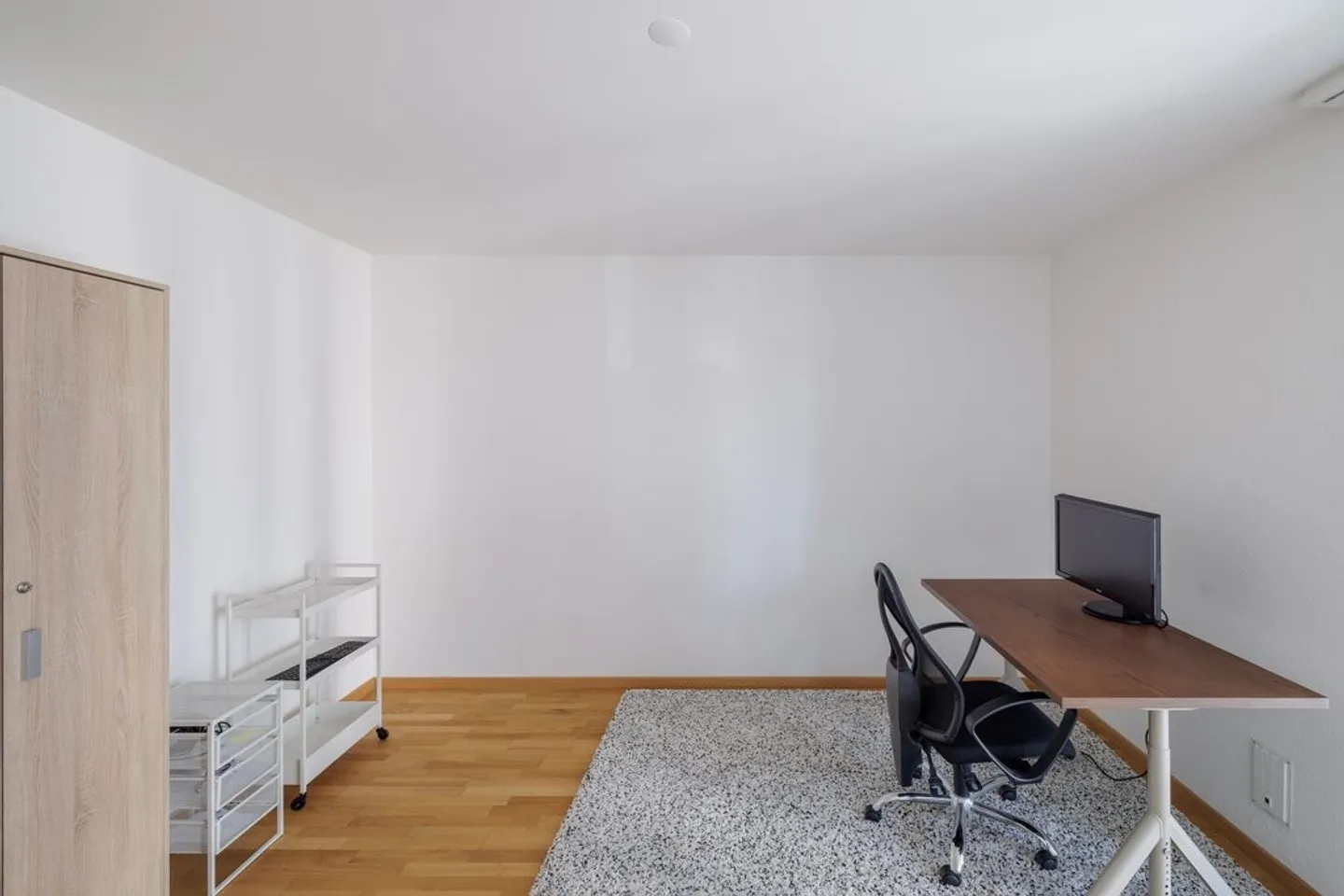 Office space for rent - Photo 2 of 6