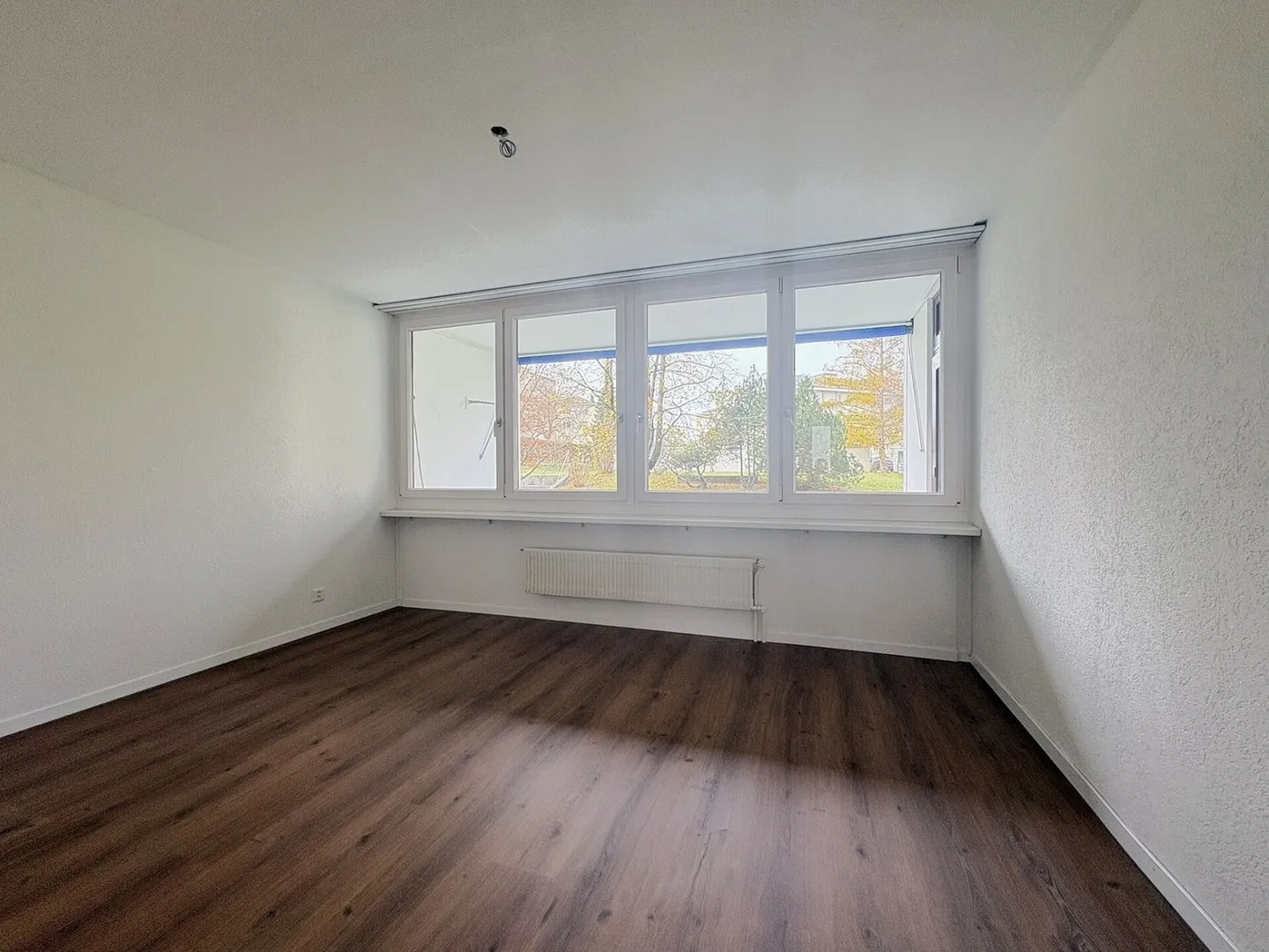 Charmante, sanierte 3.5-Zimmer-Wohnung mit Balkon in Domat/Ems - Photo 10 of 13