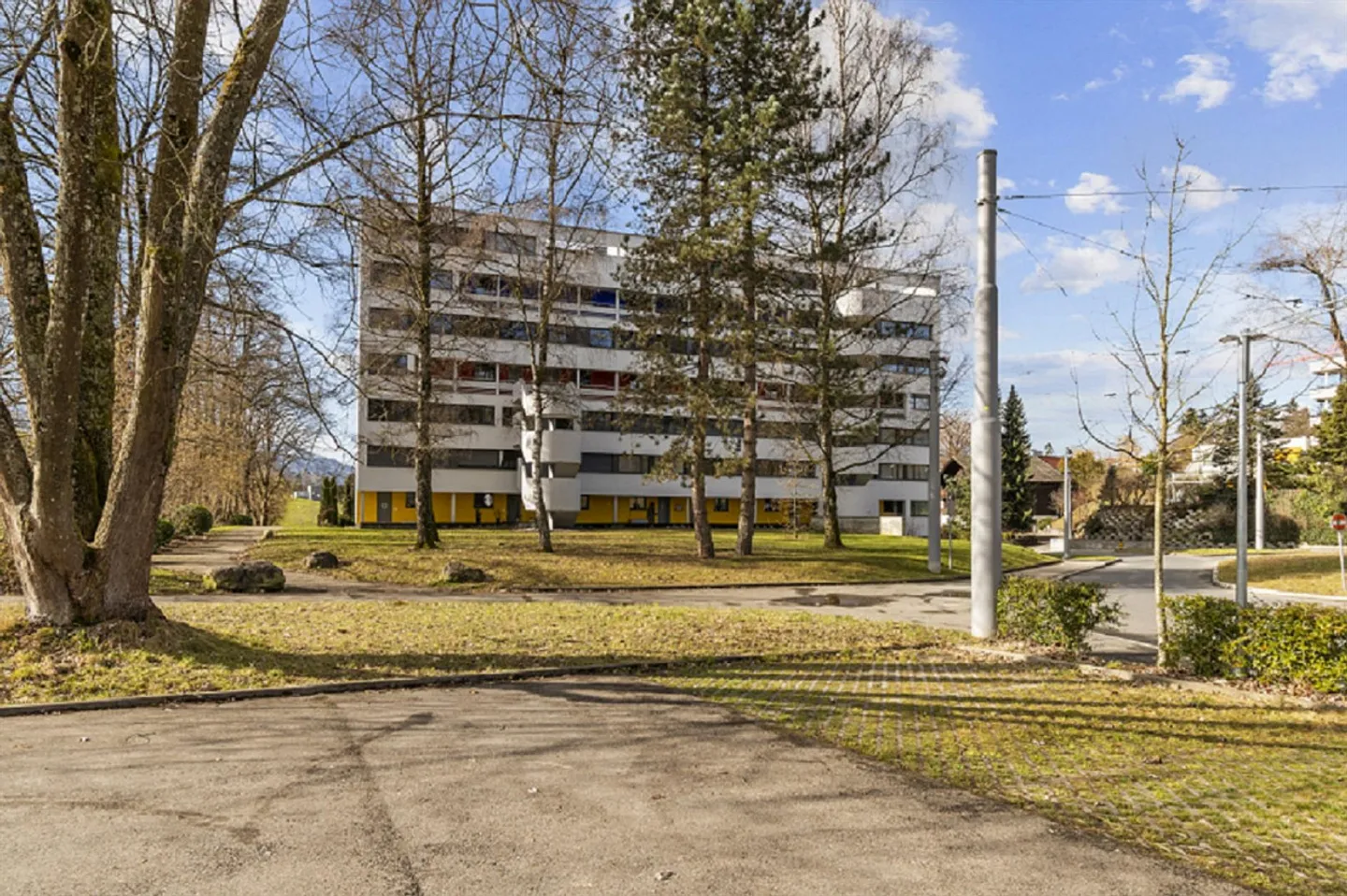 Living on the outskirts of Lucerne - Photo 1 of 8