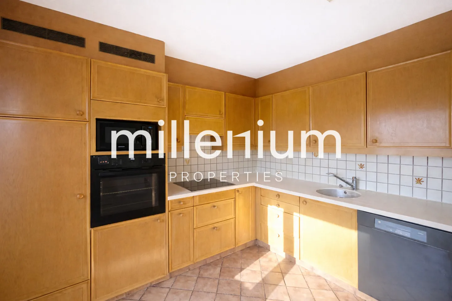 Grande casa arredata con piscina a Versoix - Foto 8 di 8