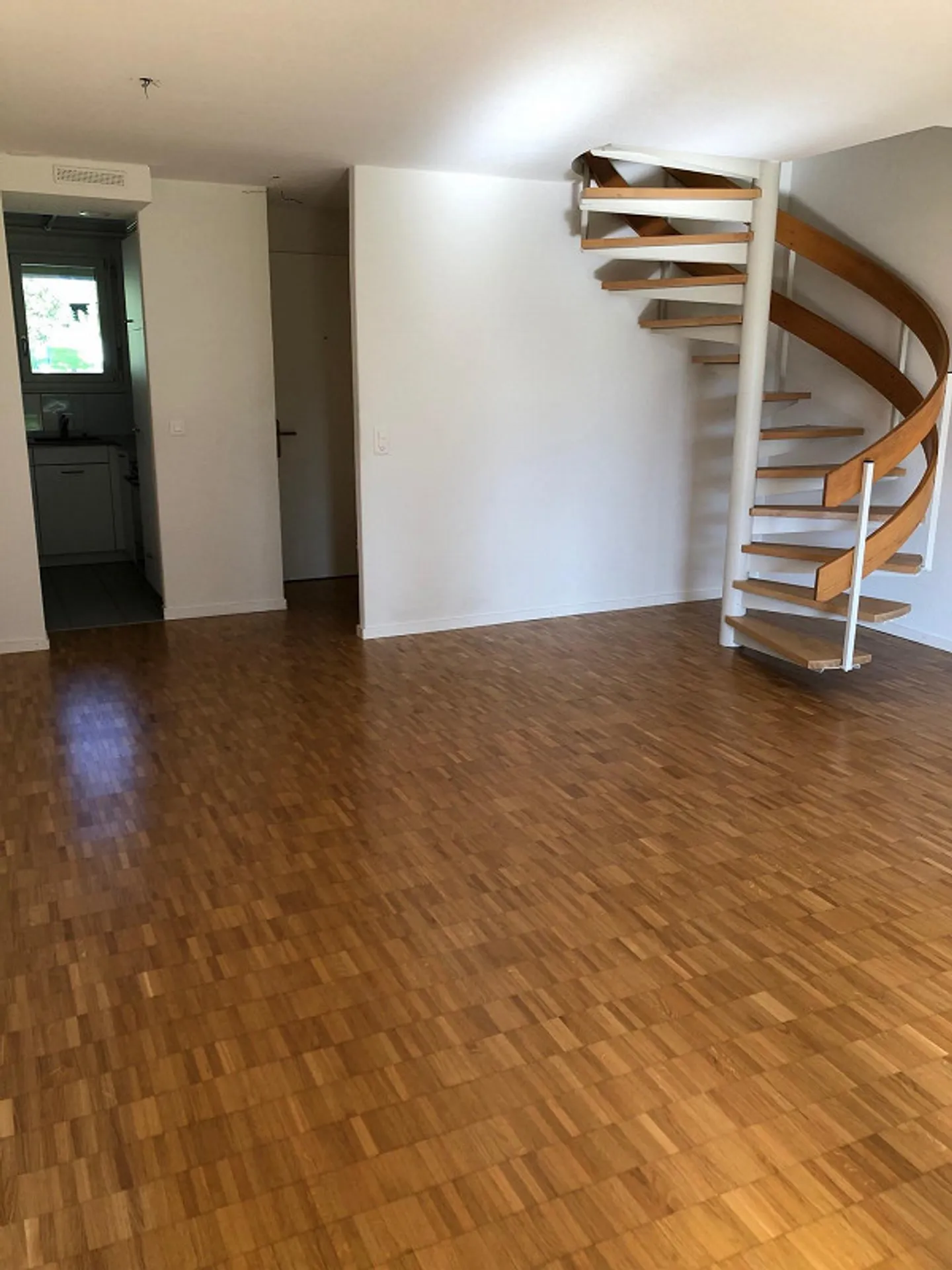 Living on the outskirts of Lucerne - Photo 3 of 8