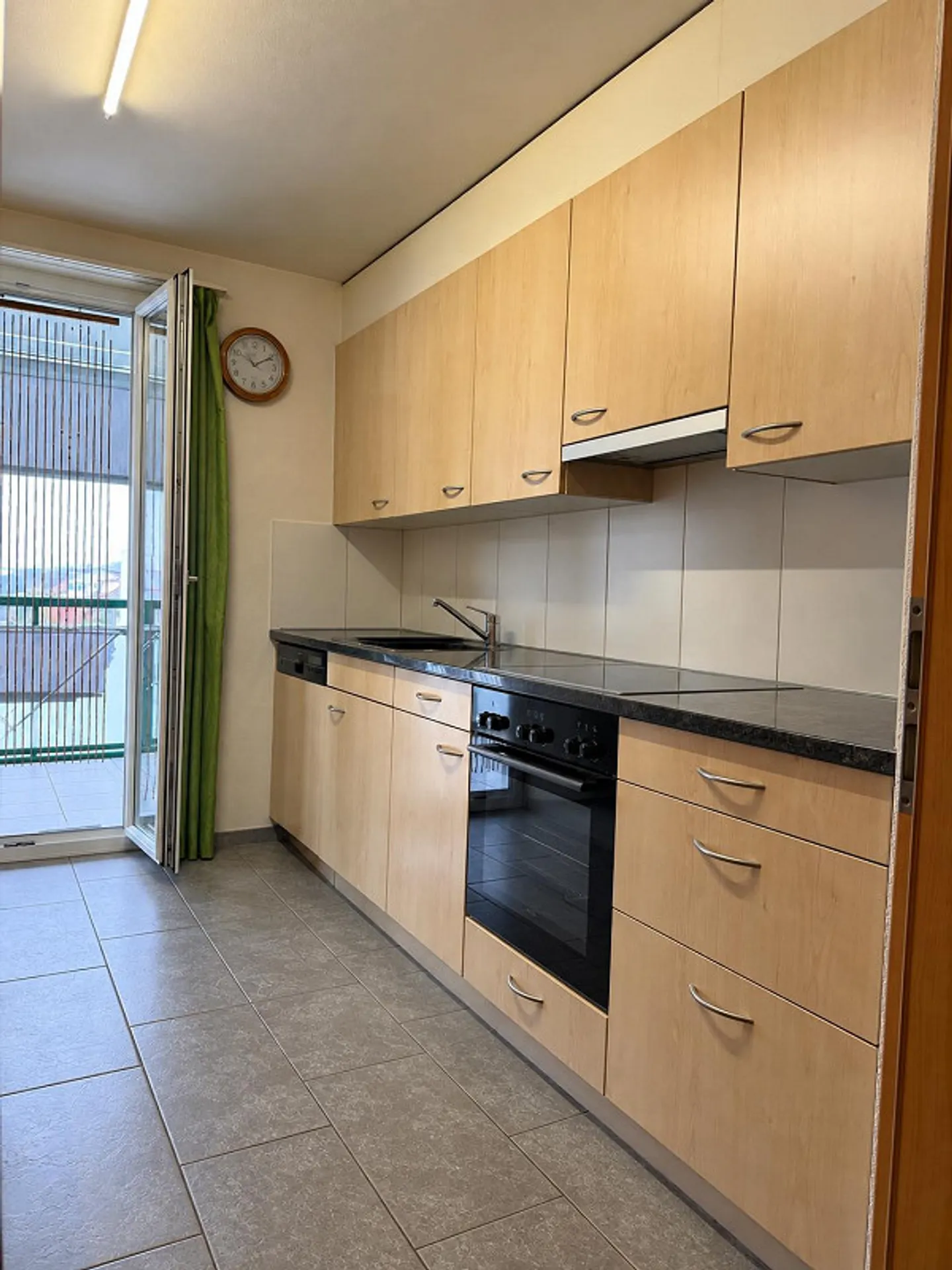3-room apartment in a central location with a large balcony - Photo 1 of 7