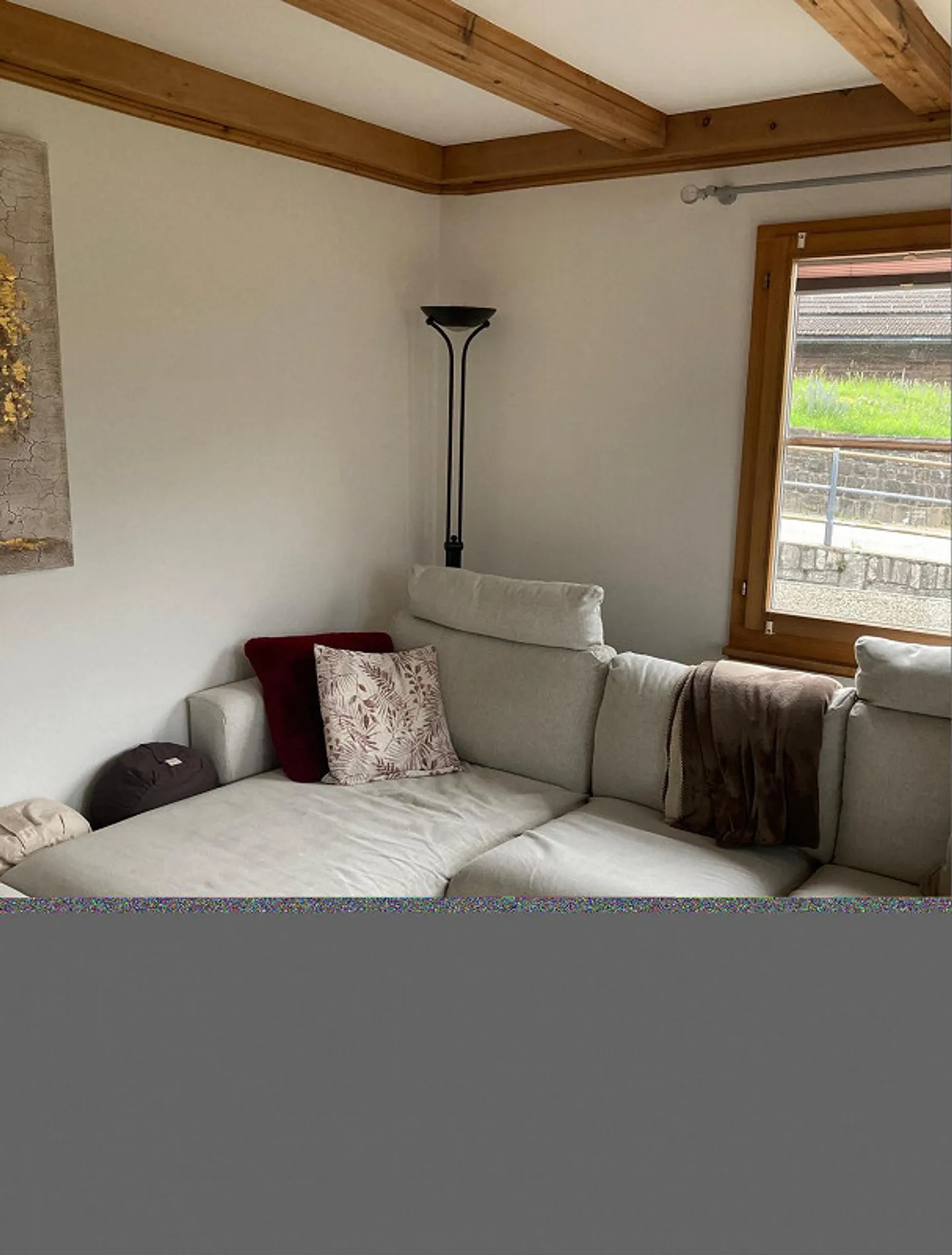 For rent in a beautiful chalet a bright 3 1/2-room apartment - Photo 2 of 4