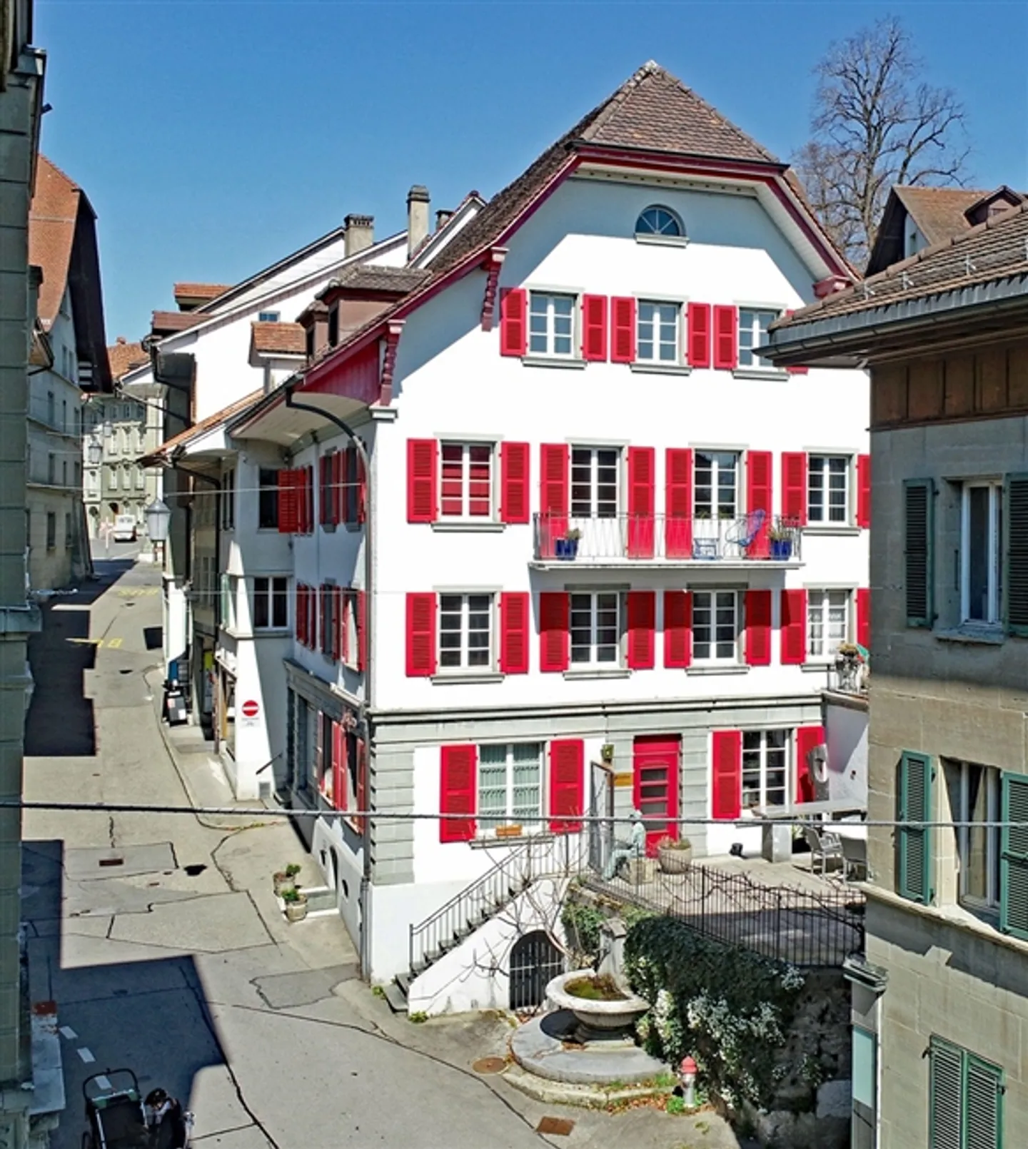 «Ä ehrwürdigi Autstadt-Liegeschaft mit huufe Potenzial und ere ärdeschöne Gartealag» - Foto 2 von 20