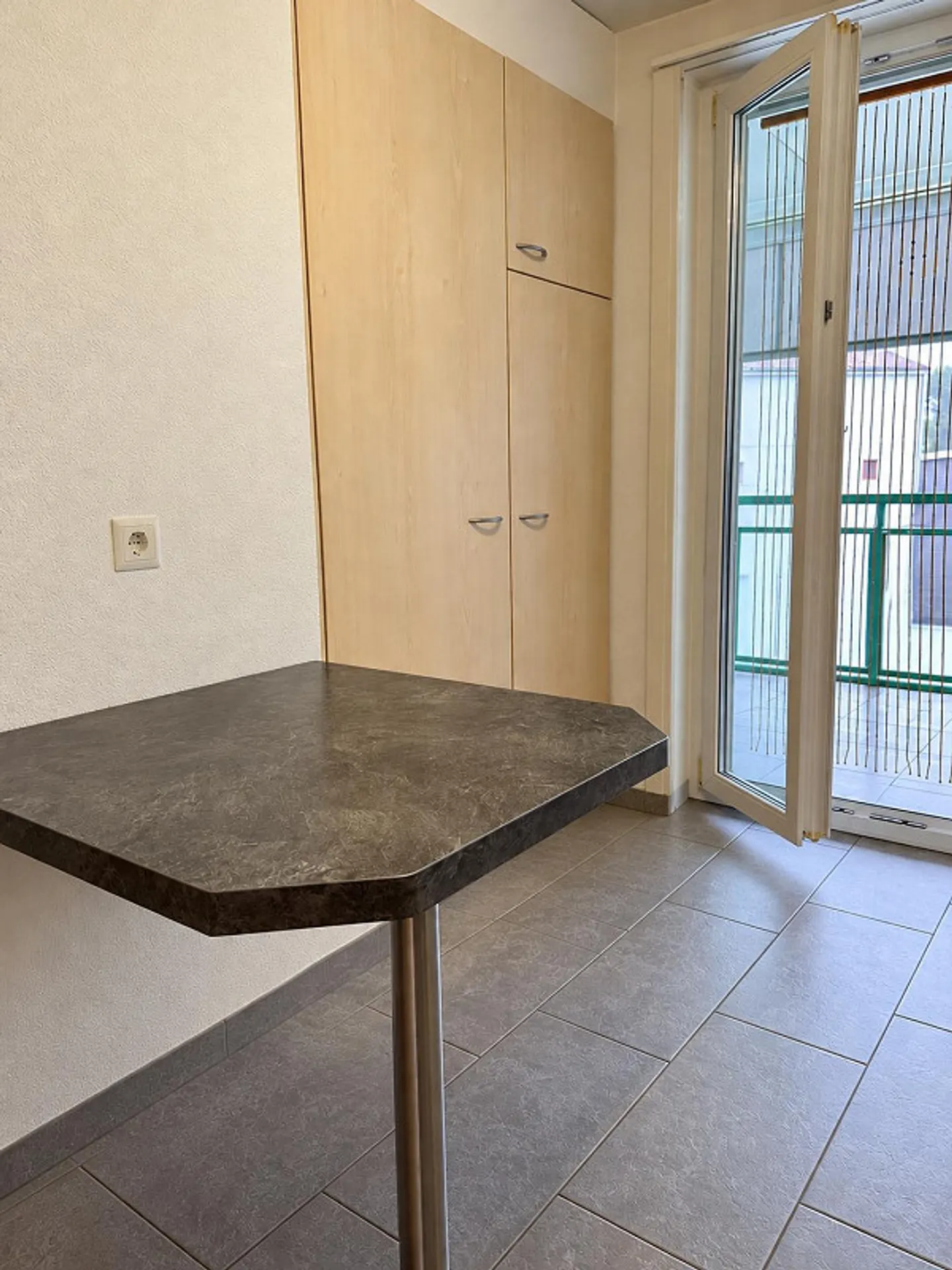 3-room apartment in a central location with a large balcony - Photo 3 of 7