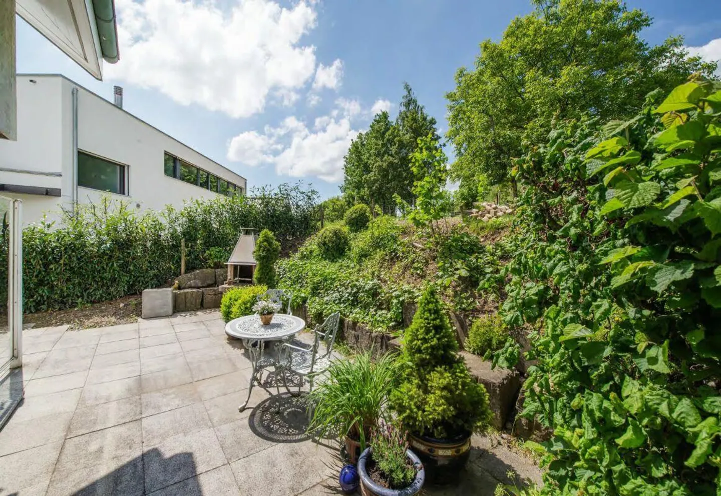 Spacious 6.5-room single-family house with beautiful garden in a privileged location - Photo 9 of 28