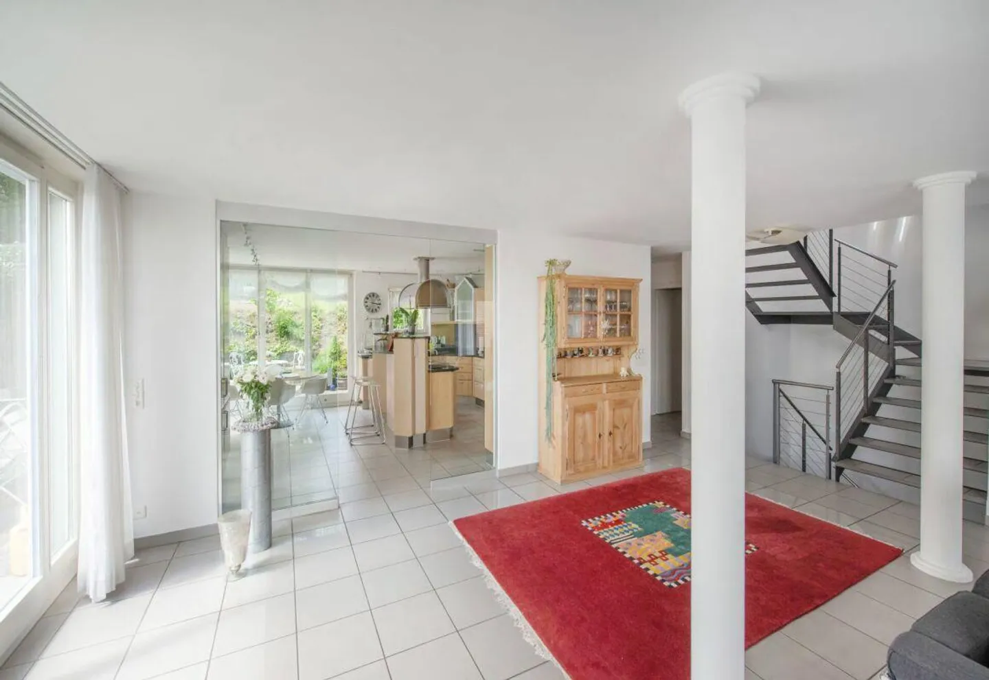 Spacious 6.5-room single-family house with beautiful garden in a privileged location - Photo 12 of 28