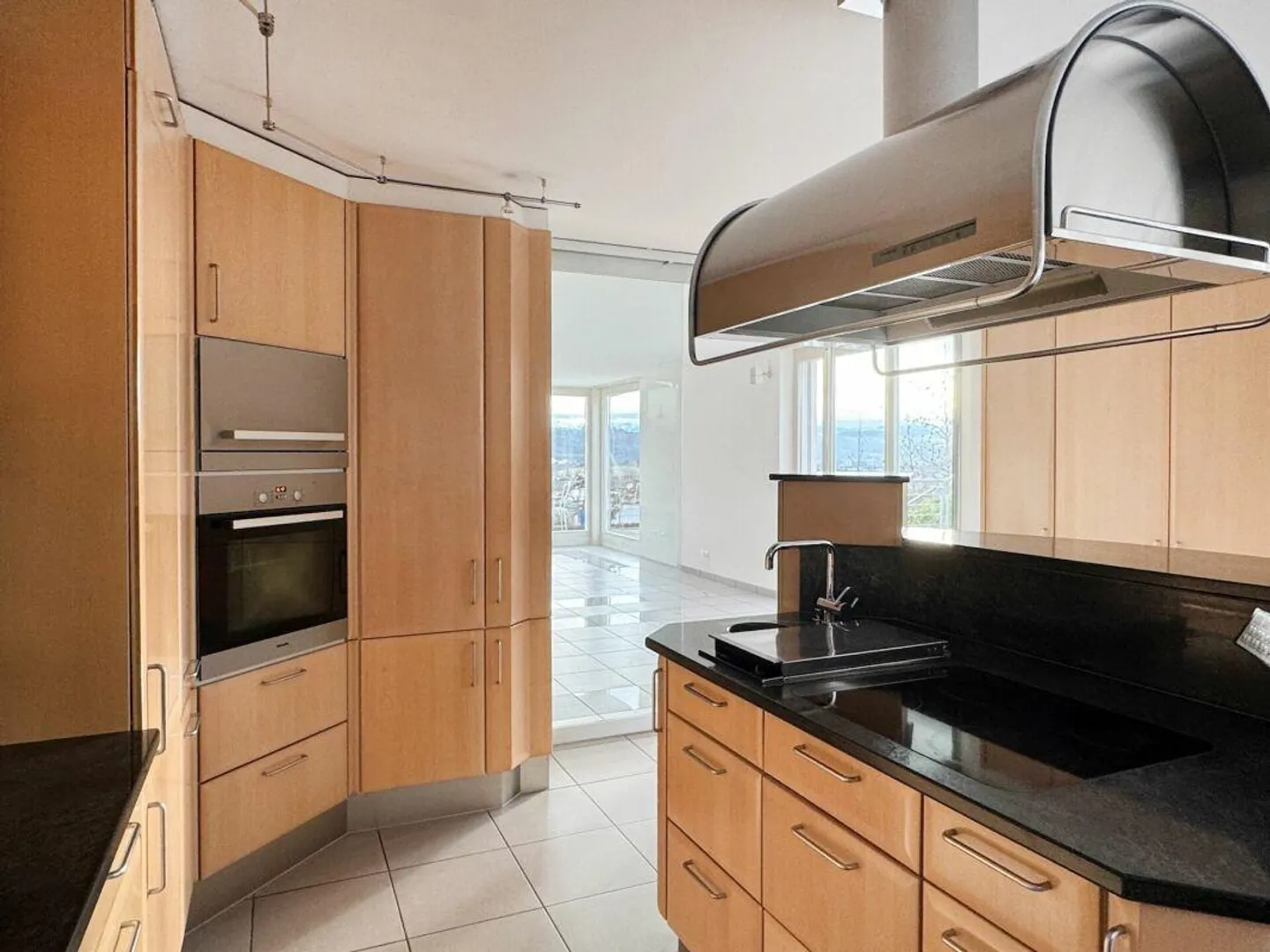 Spacious 6.5-room single-family house with beautiful garden in a privileged location - Photo 15 of 28