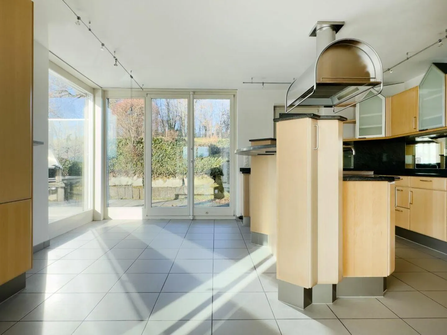 Spacious 6.5-room single-family house with beautiful garden in a privileged location - Photo 18 of 28