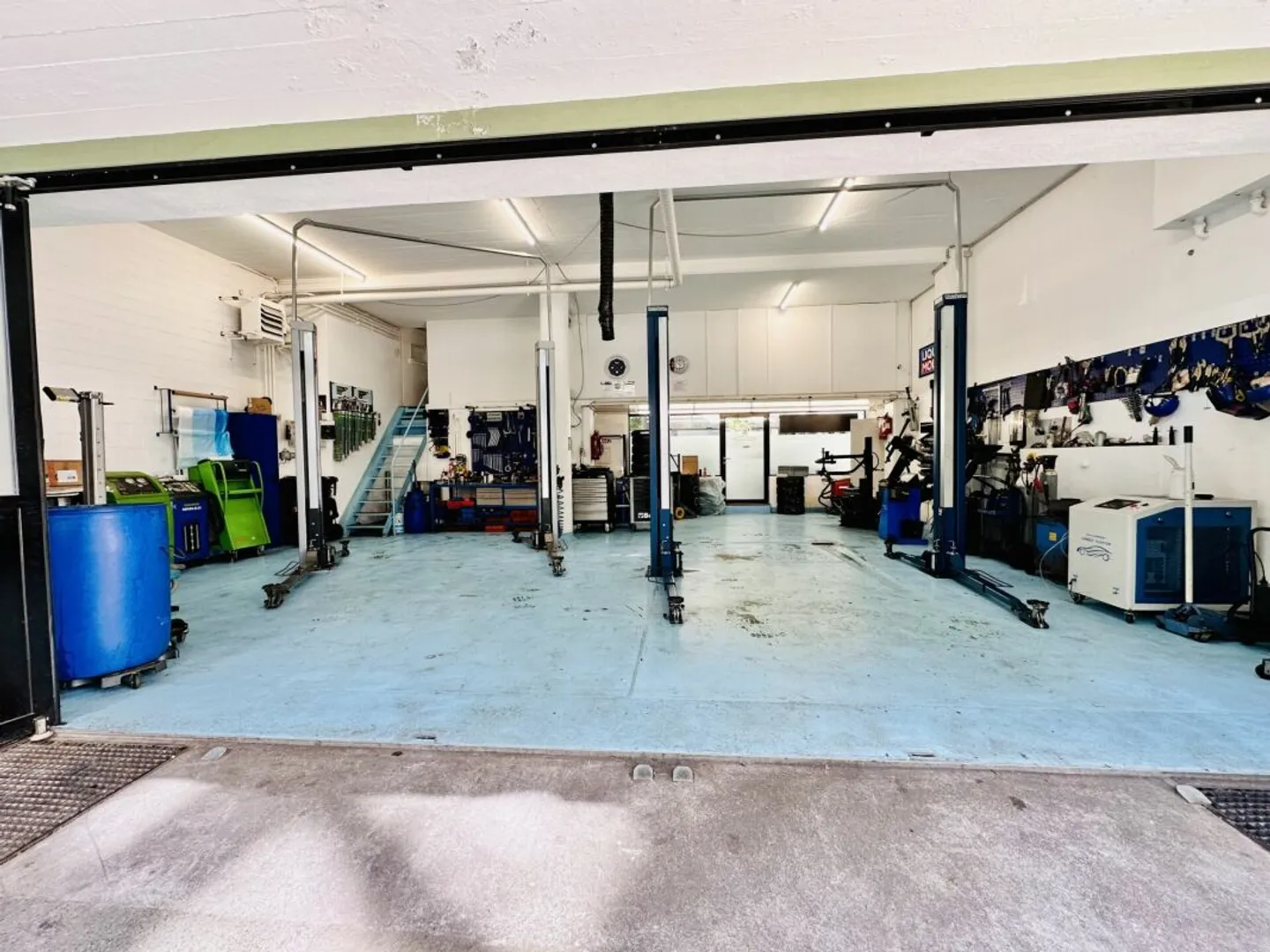 TRADITION GARAGE WITH HEART AND FUTURE - Photo 4 of 6