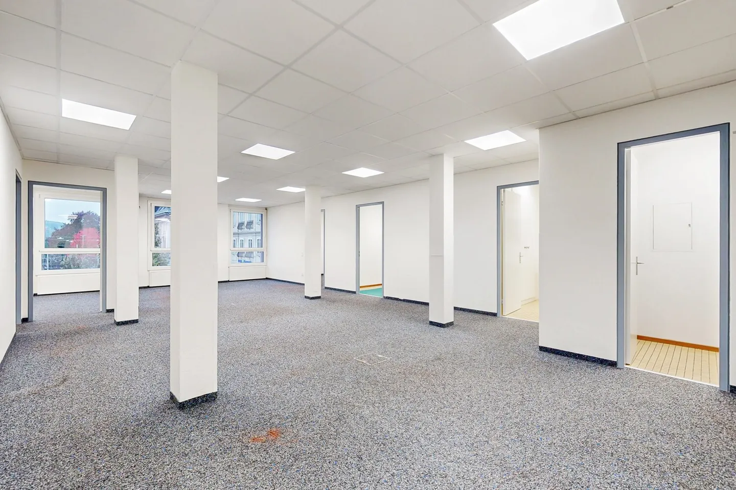 Belle surface lumineuse dans le coeur de Fribourg - Photo 3 sur 8