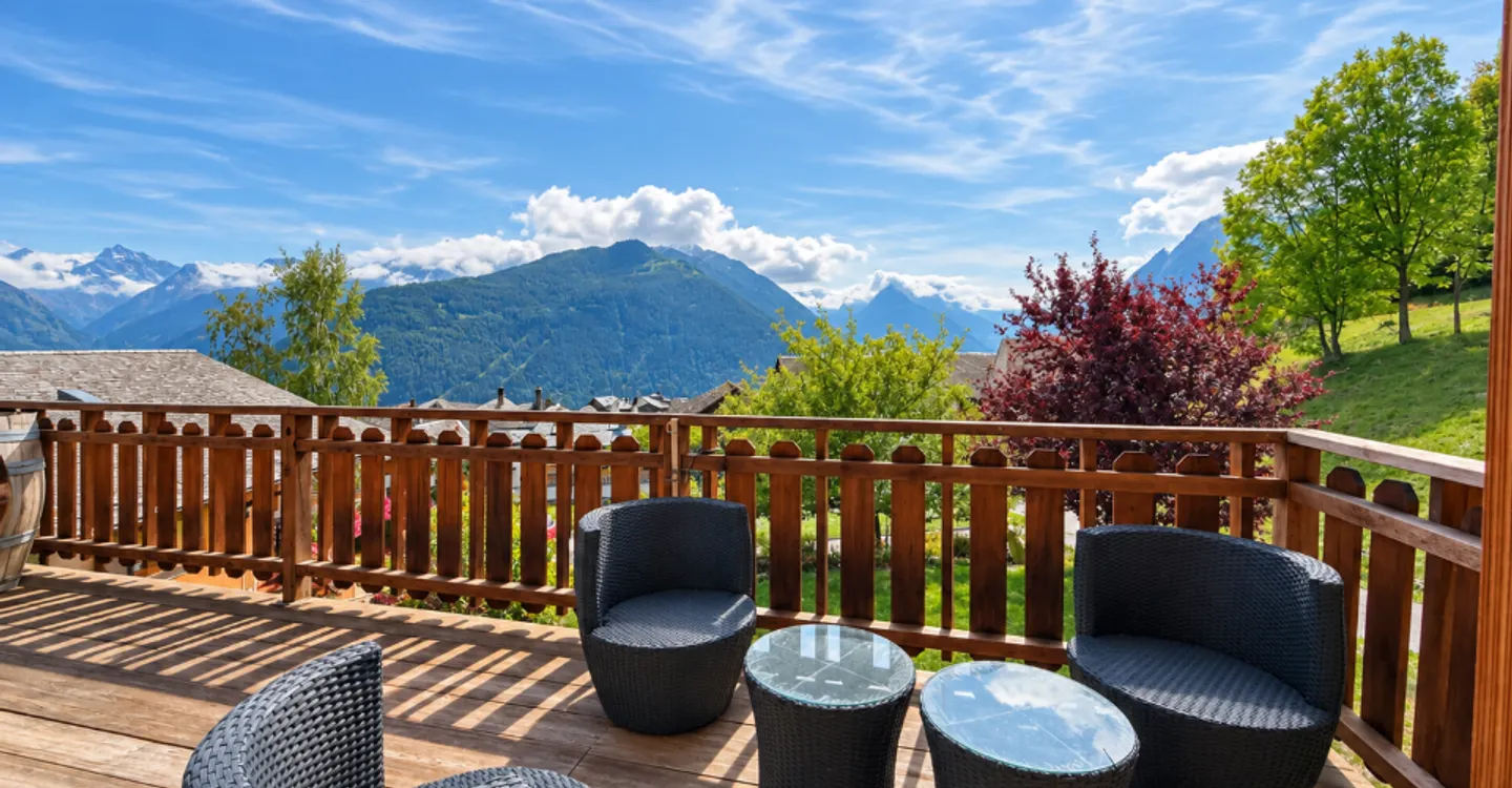 Peaceful chalet in Levron with four bedrooms and spectacular valley views - Photo 6 of 11