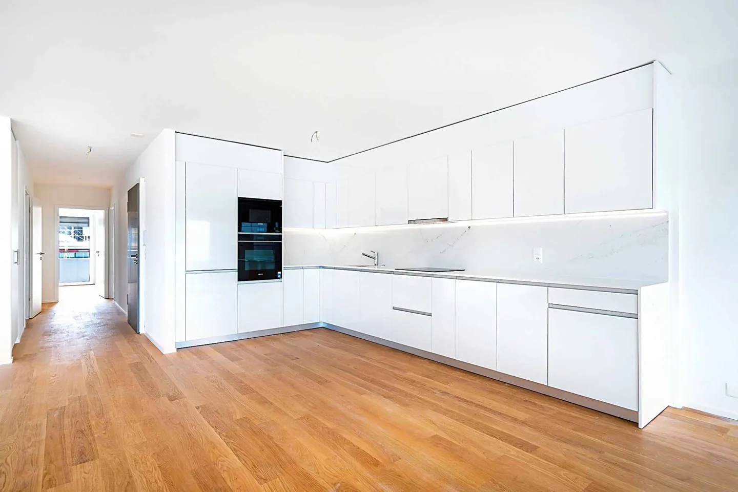 Luxuriöse 4,5-Zimmer-Wohnung mit überdachtem Balkon - Foto 2 von 12