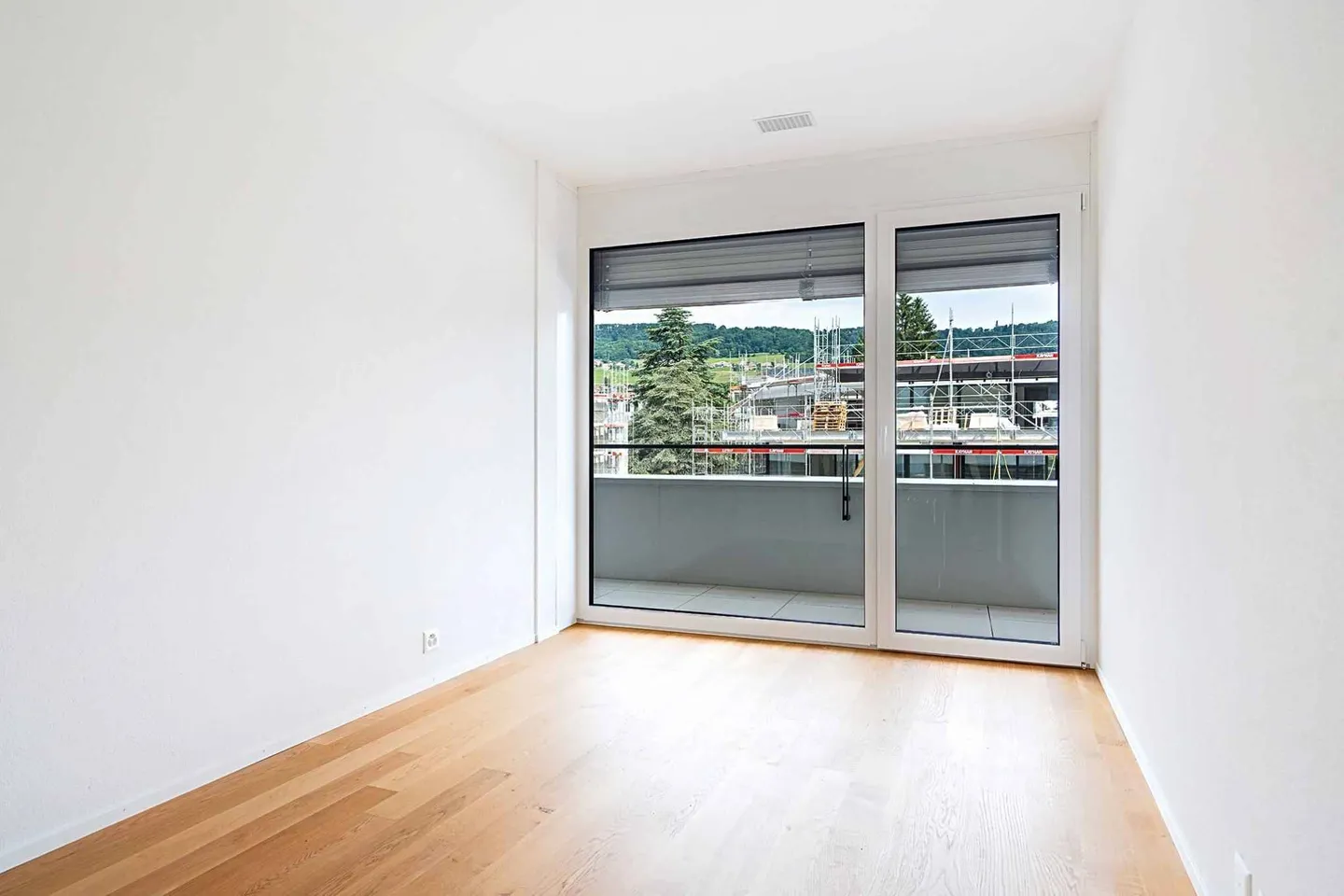 Luxuriöse 4,5-Zimmer-Wohnung mit überdachtem Balkon - Foto 3 von 12