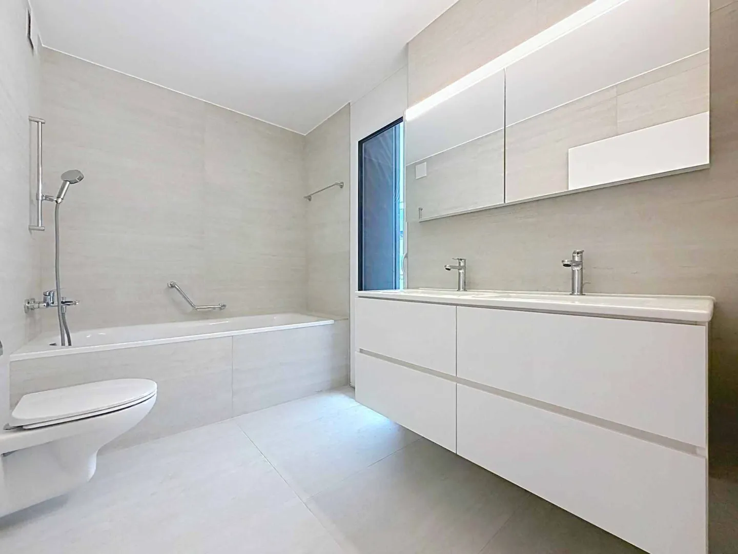 Luxuriöse 4,5-Zimmer-Wohnung mit überdachtem Balkon - Foto 5 von 12