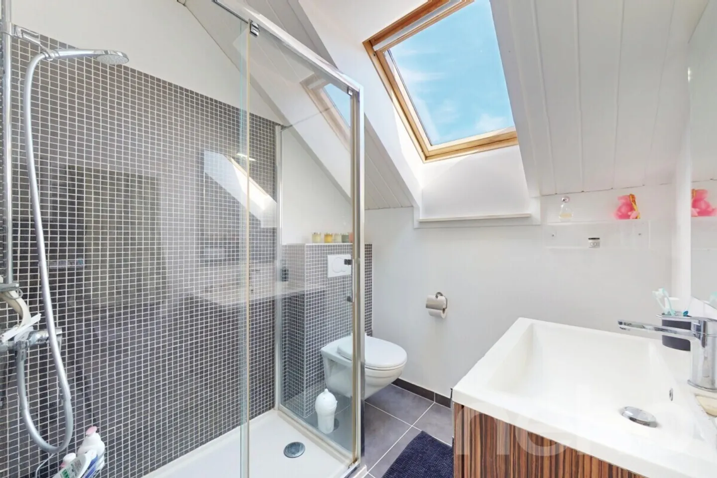 Belle villa familiale de 6,5 pièces, soigneusement rénovée - Photo 9 sur 12