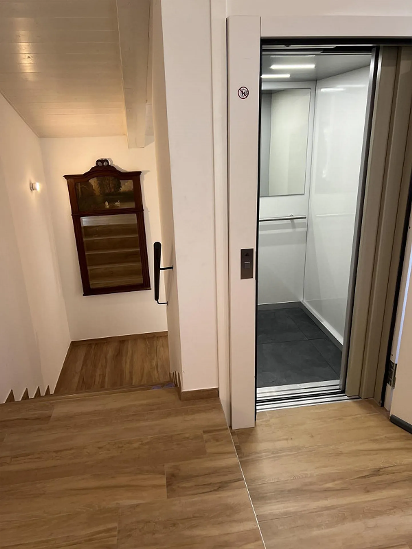 Riva San Vitale ZENTRAL UND AM SEE, PENTHOUSE in perfektem Zustand - Foto 4 von 29