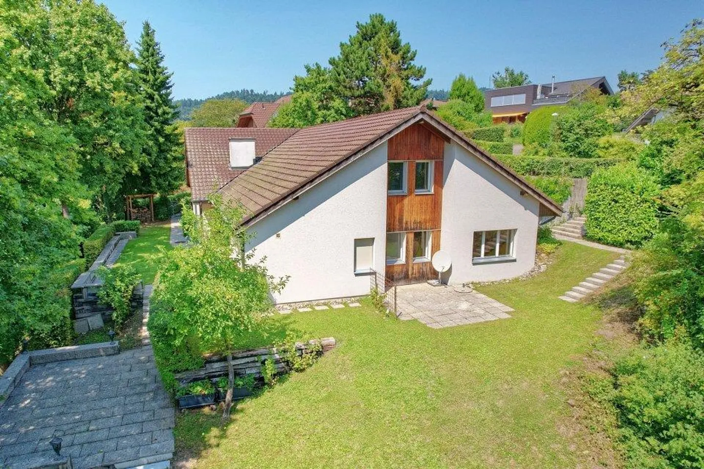 Beaucoup d'espace, beaucoup de potentiel - Maison individuelle de 9½ pièces dans un endroit calme à Bolligen - Photo 1 sur 13