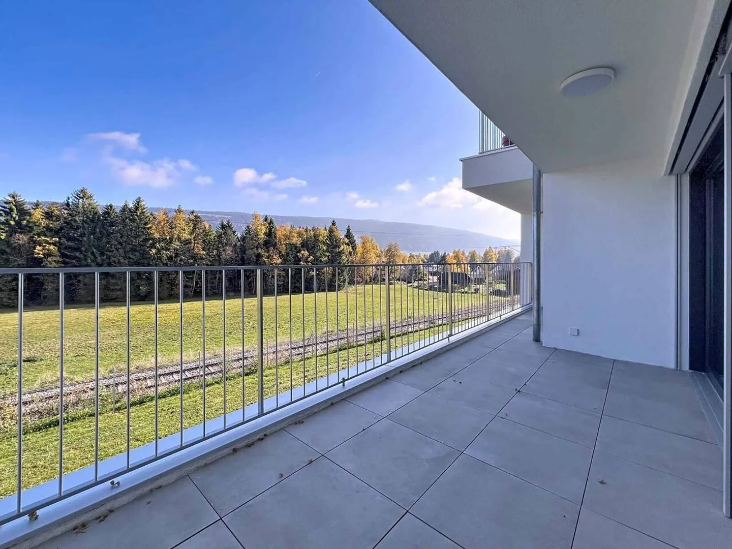 Spacious 2.5-room apartment of 67m² like new - Photo 3 of 5