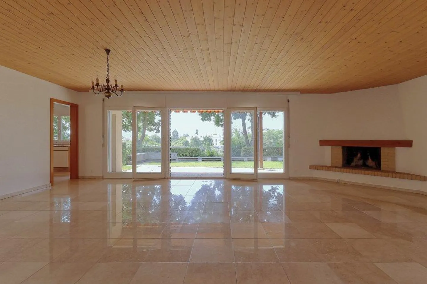 Beaucoup d'espace, beaucoup de potentiel - Maison individuelle de 9½ pièces dans un endroit calme à Bolligen - Photo 3 sur 13