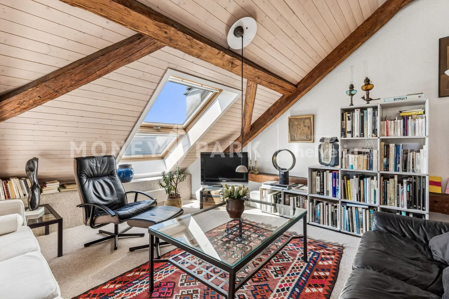 Magnificent attic apartment - Photo 3 of 10