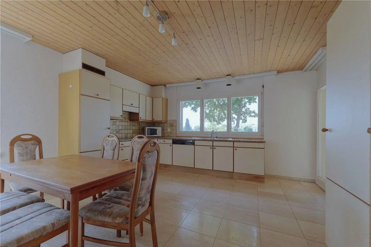 Beaucoup d'espace, beaucoup de potentiel - Maison individuelle de 9½ pièces dans un endroit calme à Bolligen - Photo 4 sur 13