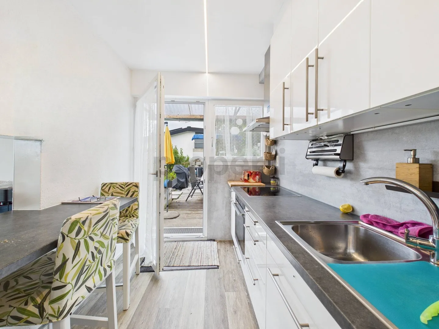 Accogliente casa unifamiliare di 6,5 stanze con tre unità abitative e grande terreno a Boppelsen - Foto 6 di 13