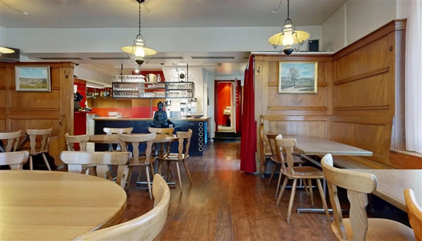 «Ä ehrwürdigi Autstadt-Liegeschaft mit huufe Potenzial und ere ärdeschöne Gartealag» - Foto 8 von 20